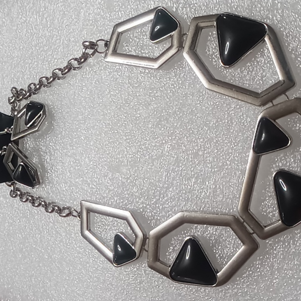 Paparazzi collar necklace and earrings set adjustable 12 to 18 inch long.
